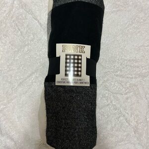 PINK Victoria's Perfect Tailgate Blanket NWT